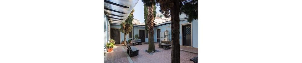 Lodi Apartahotel 3*